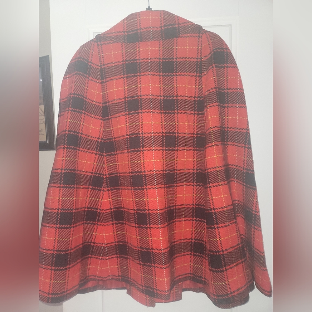 Pendleton Woolen Mills Poncho View 2